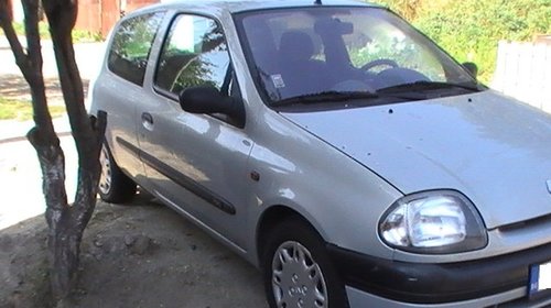 Dezmembrez renault clio 2 1.9 d motor F8Q