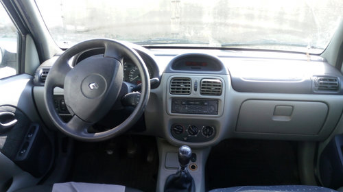 Dezmembrez Renault Clio 2 2003 Berlina 1.4 mpi