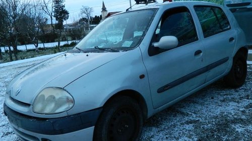 Dezmembrez Renault Clio - 2000