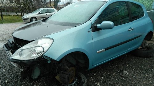 Dezmembrez Renault Clio - 2000