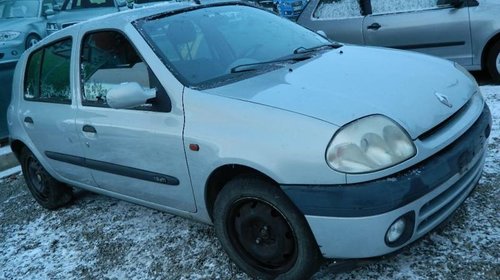 Dezmembrez Renault Clio - 2000