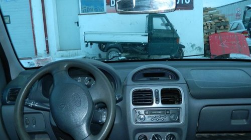 Dezmembrez Renault Clio - 2000