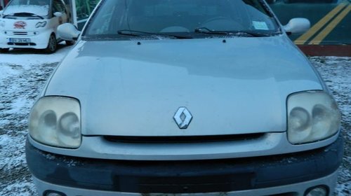 Dezmembrez Renault Clio - 2000