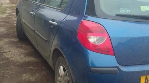 Dezmembrez Renault clio 3 1.2 BENZINA 2008