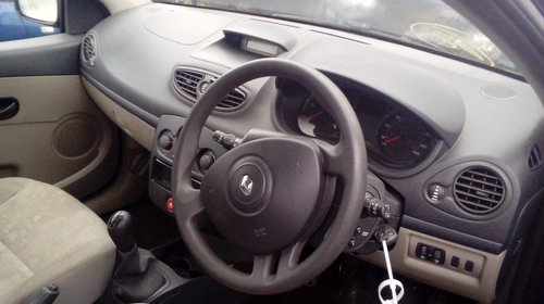 Dezmembrez Renault Clio 3 an 2007 motor 1.5 dci