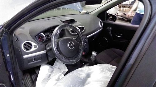 Dezmembrez renault clio 3 motor 1,6 16v