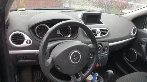 Dezmembrez renault clio 3