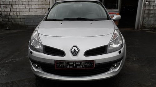 Dezmembrez renault clio 3