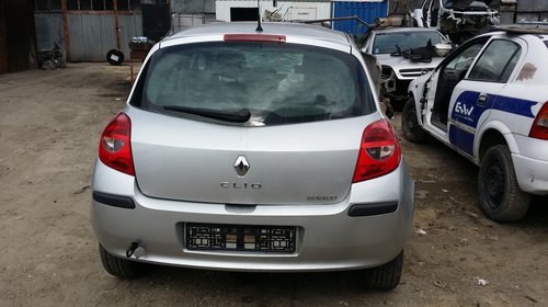 Dezmembrez renault clio 3