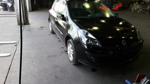 Dezmembrez Renault Clio an 2009