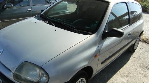 DEZMEMBREZ RENAULT CLIO DIN 1998 (1.2 b)