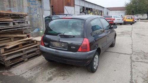 Dezmembrez Renault Clio din 2000