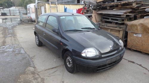 Dezmembrez Renault Clio din 2000