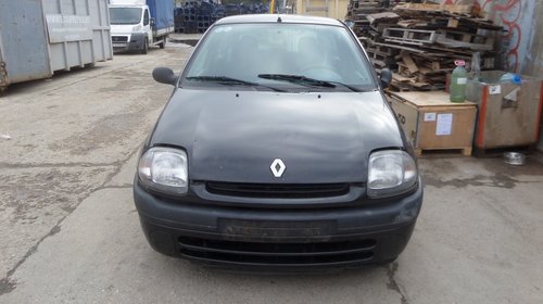 Dezmembrez Renault Clio din 2000