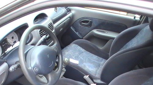 Dezmembrez renault clio II 1.4 16 v volan stanga