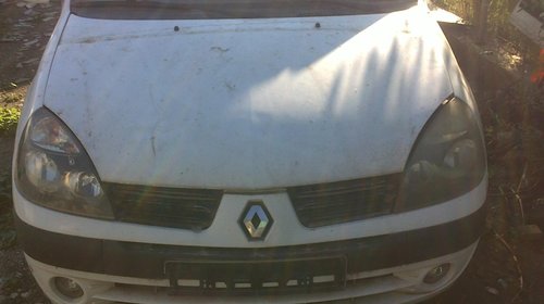 Dezmembrez Renault Clio Symbol 1.5 dci 2002