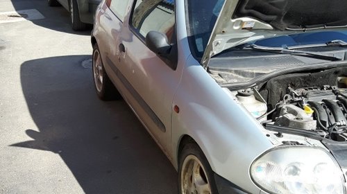 Dezmembrez Renault Clio