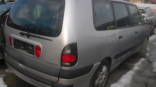 Dezmembrez Renault Espace, an 2001, motor 2200 dci