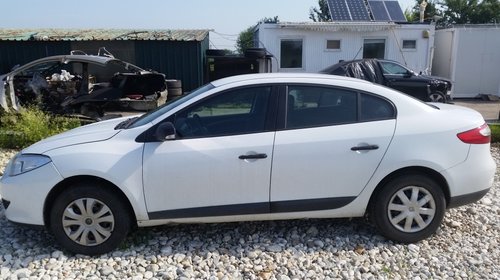 Dezmembrez Renault Fluence