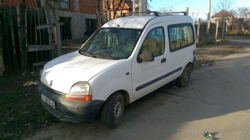 Dezmembrez renault kangoo anul 2000 motor die