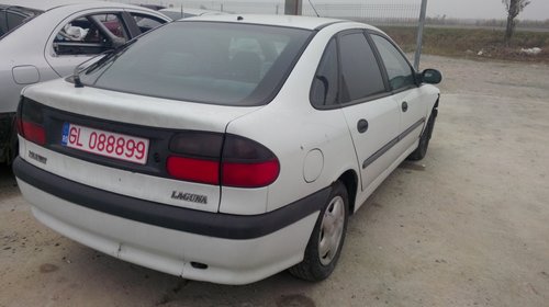 Dezmembrez Renault Laguna 1 2.0i 8V din 2001