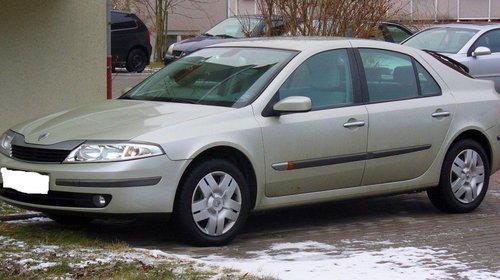 Dezmembrez Renault Laguna 1.8 benzina, 2003