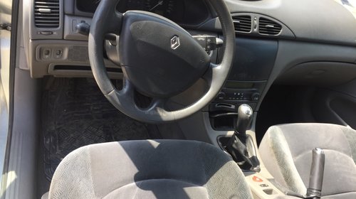 Dezmembrez Renault Laguna 1.9 DCI an 2002