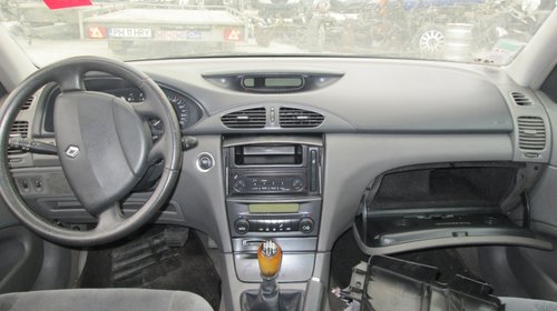 Dezmembrez renault laguna 1.9 dci din 2001