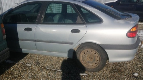 Dezmembrez renault laguna 1 an 1996 motor 1.6 1.8b