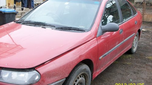 Dezmembrez renault laguna 1