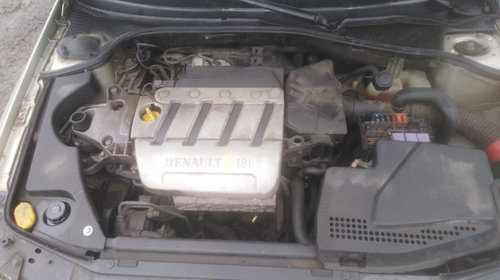 Dezmembrez Renault Laguna 2 1.8 benzina 16v 120cp