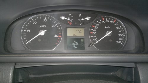 Dezmembrez Renault Laguna 2 anul 2003
