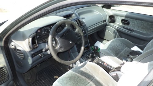 Dezmembrez Renault Laguna 97 1,8.