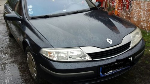 Dezmembrez Renault Laguna II 1,8 benzina 2001