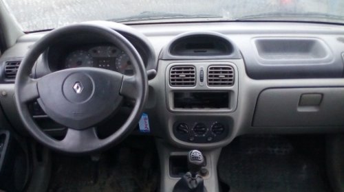 Dezmembrez Renault Laguna II an 2002 motorizare 1.8 16V