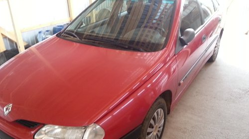 Dezmembrez renault laguna 2.0i 84kw 1996