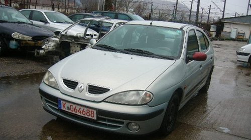 Dezmembrez Renault Megane 1.4 b an 2000