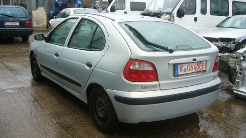 Dezmembrez Renault Megane 1.4 b an 2000