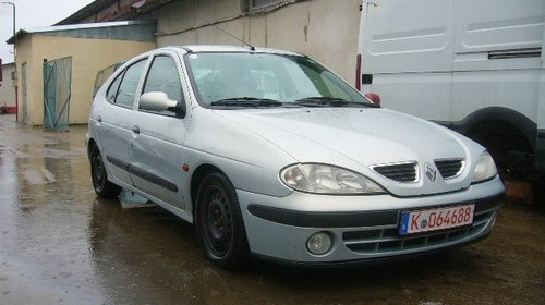 Dezmembrez Renault Megane 1.4 b an 2000