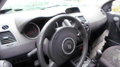 dezmembrez Renault Megane 1.5 dci 2005