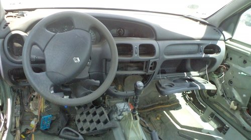 Dezmembrez Renault Megane 1, an 2002