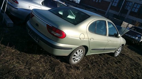 Dezmembrez Renault Megane 1 Facelift motor 1.