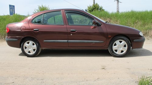 Dezmembrez Renault Megane 1