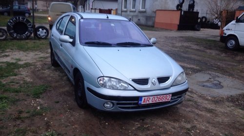 Dezmembrez Renault Megane 1