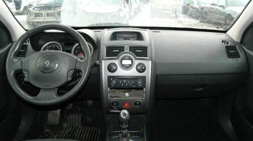 Dezmembrez Renault Megane 2