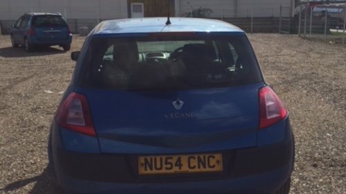 Dezmembrez Renault Megane albastru 1,6b, an 2003