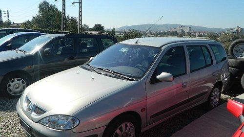 Dezmembrez renault megane break, an 2001, 1.6 benzina