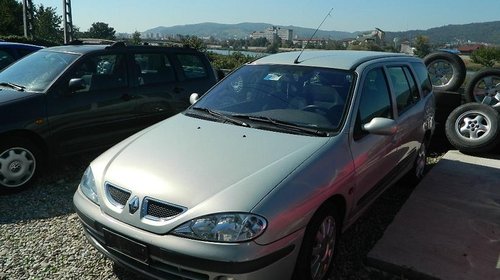 Dezmembrez renault megane break, an 2001, 1.6