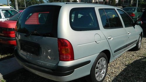 Dezmembrez renault megane break, an 2001, 1.6 benzina