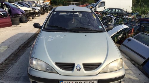 Dezmembrez Renault Megane I 1.6 benzina, an 2